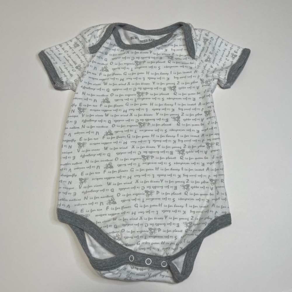 Burt’s Bee Baby Onesie Bodysuit Alphabet 0-3‎ months NEW